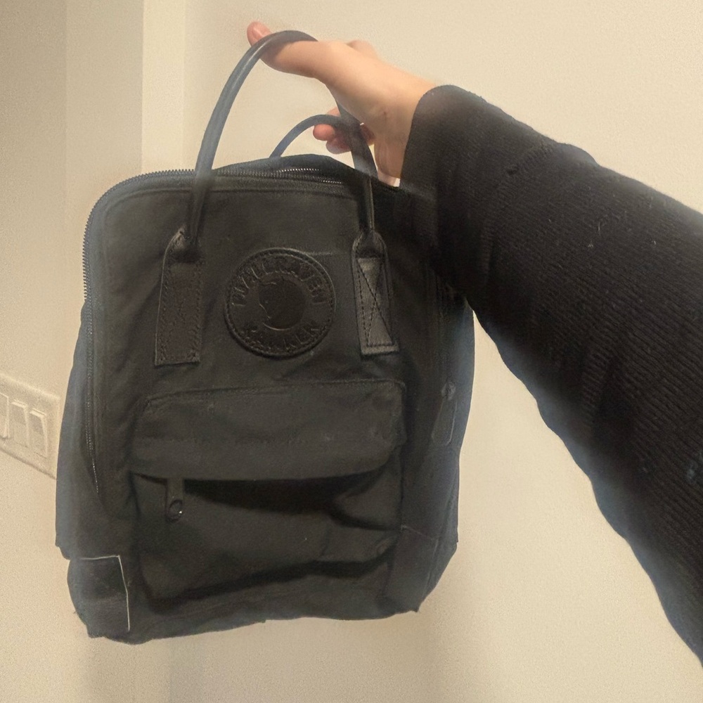 NWOT Fjallräven re-Kanken Mini in black